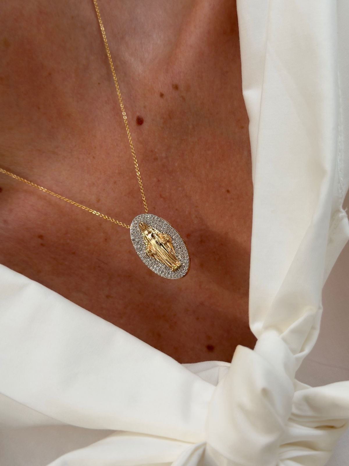 Colar Nossa Senhora das Graças com Zircônia Cristal em Duo Banho Ouro + Ródio Branco