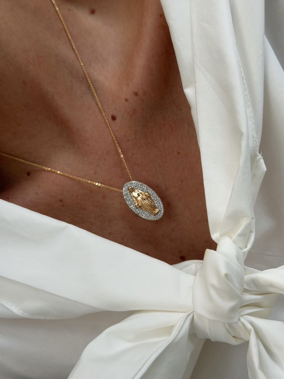 Colar Nossa Senhora das Graças com Zircônia Cristal em Duo Banho Ouro + Ródio Branco