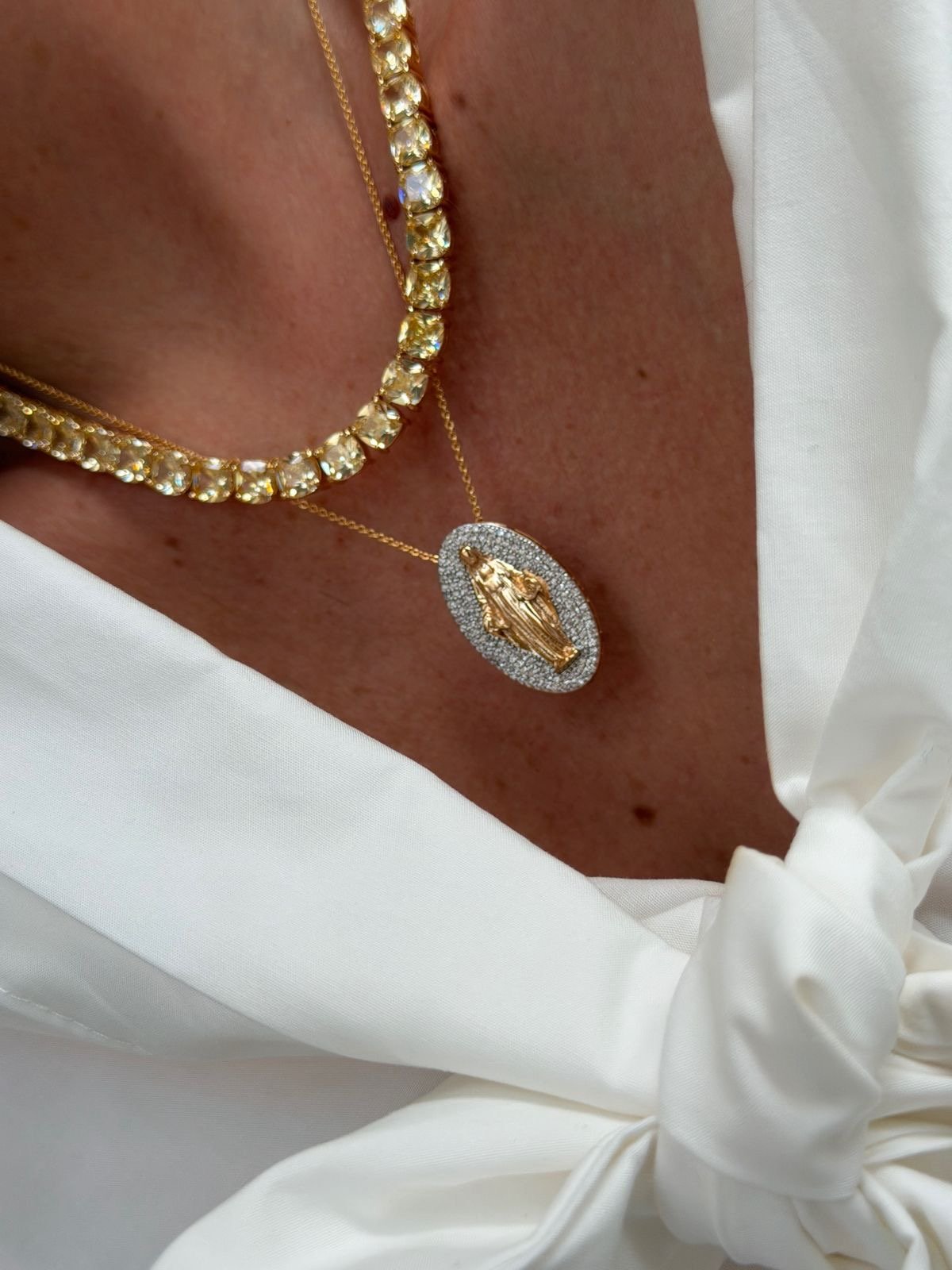 Colar Nossa Senhora das Graças com Zircônia Cristal em Duo Banho Ouro + Ródio Branco