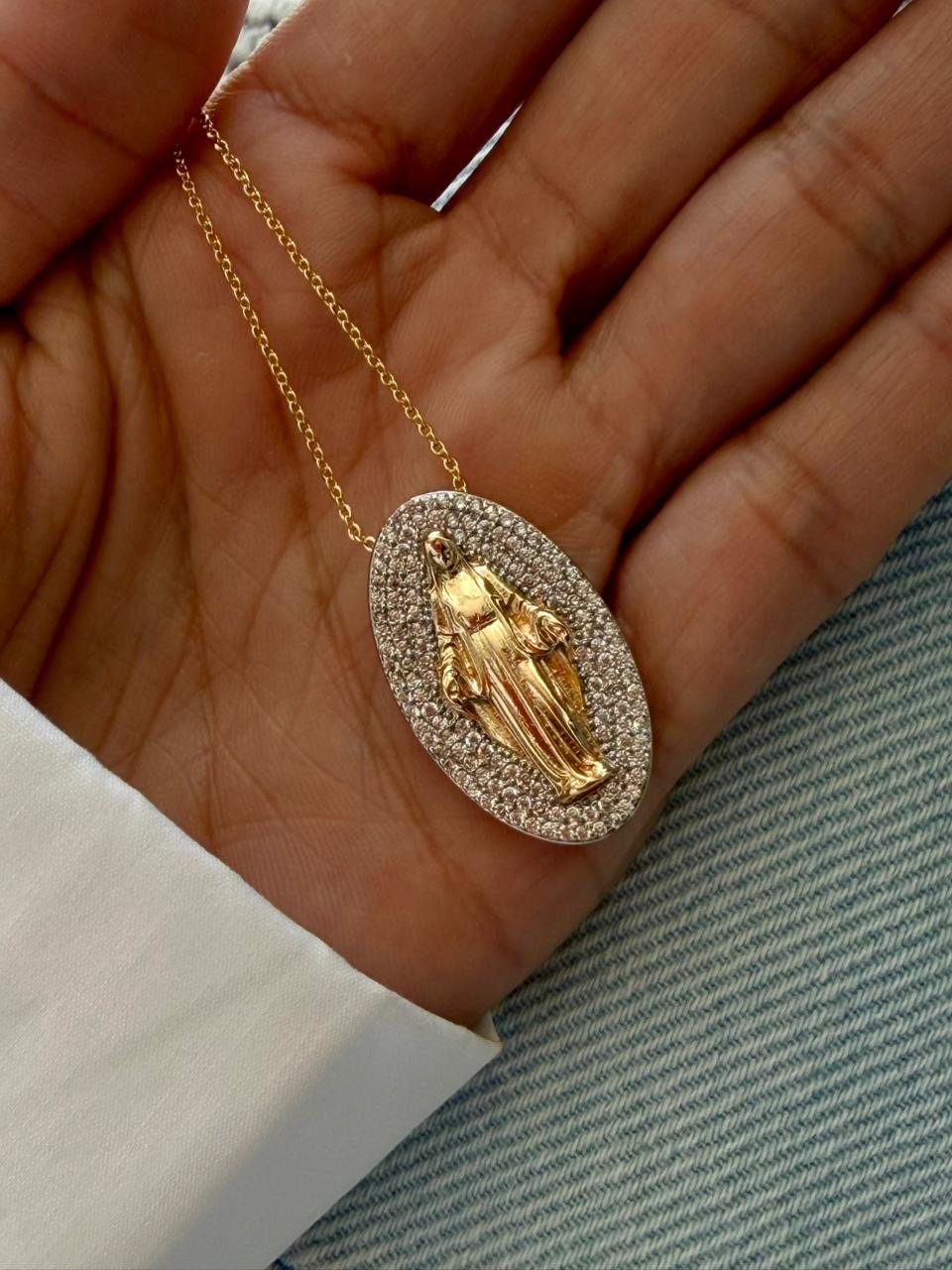 Colar Nossa Senhora das Graças com Zircônia Cristal em Duo Banho Ouro + Ródio Branco