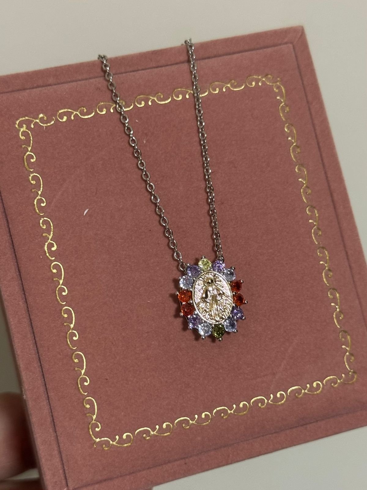 Colar Nossa Senhora das Graças com Zircônia Colorida em Banho de Ródio Branco