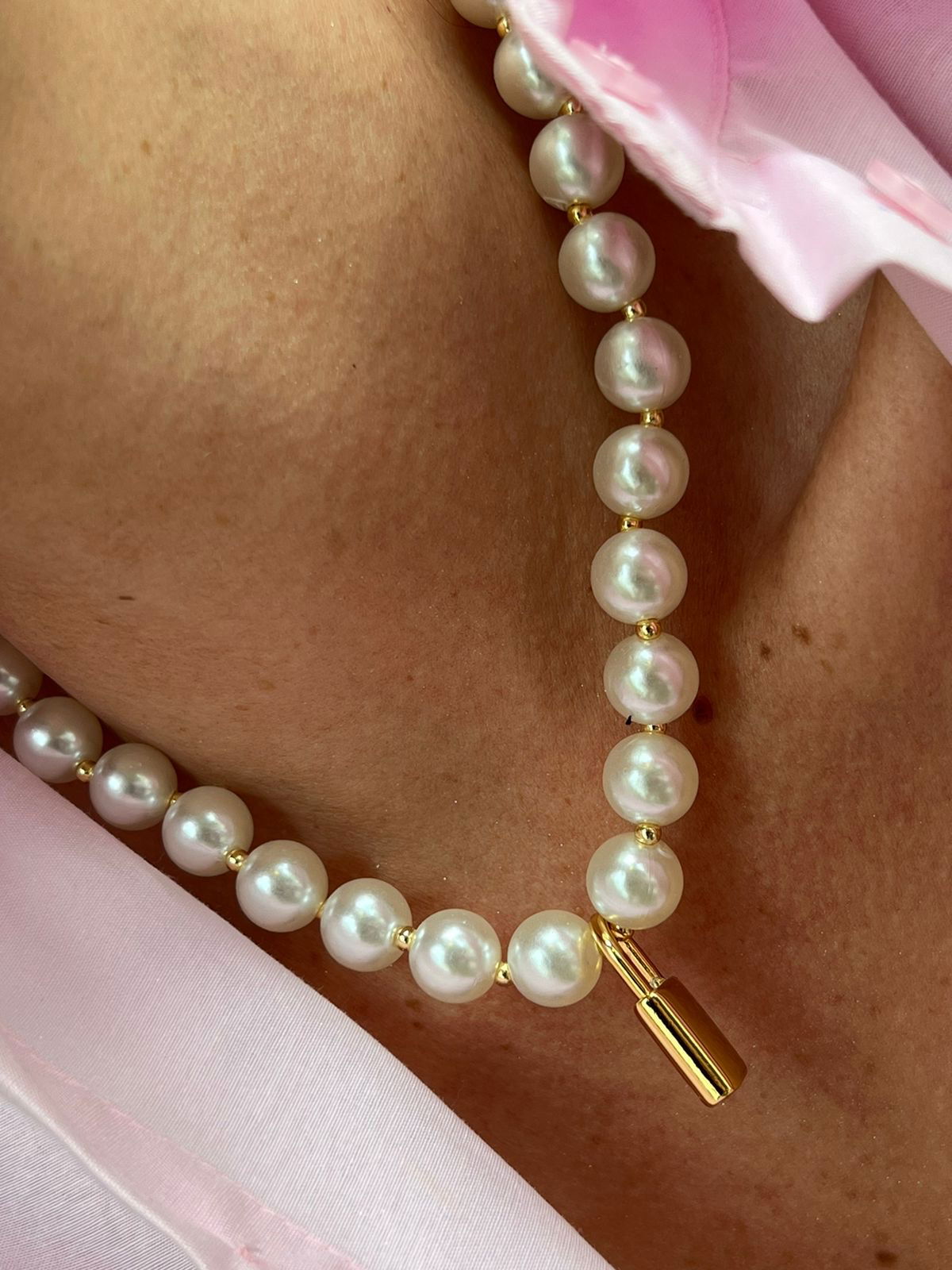 Colar Pérola com Cadeado em Banho de Ouro