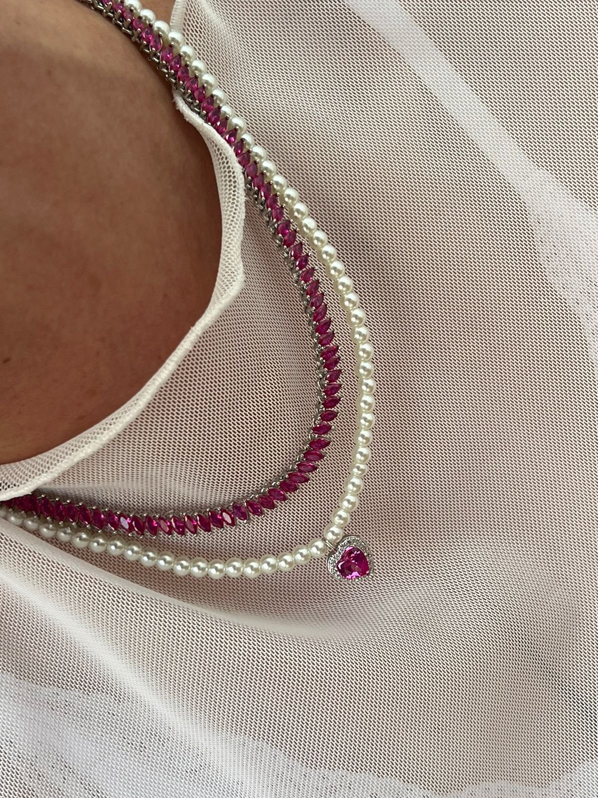 Conjunto Pérola com Coração Pink em Banho de Ródio Branco