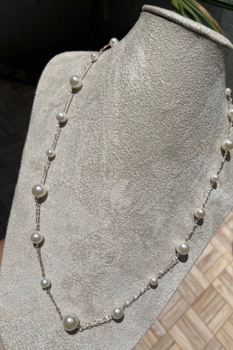 Colar Pérola com Vários Tamanho em Banho de Ouro