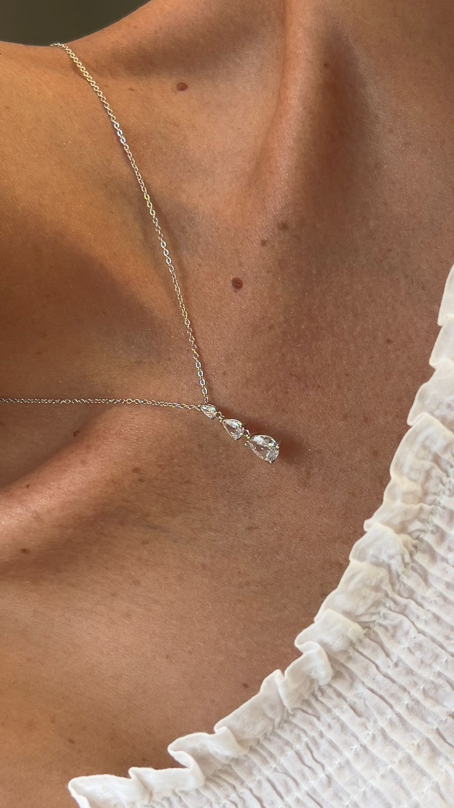 Colar Três Gotas com Zircônia Cristal em Banho de Ródio Branco