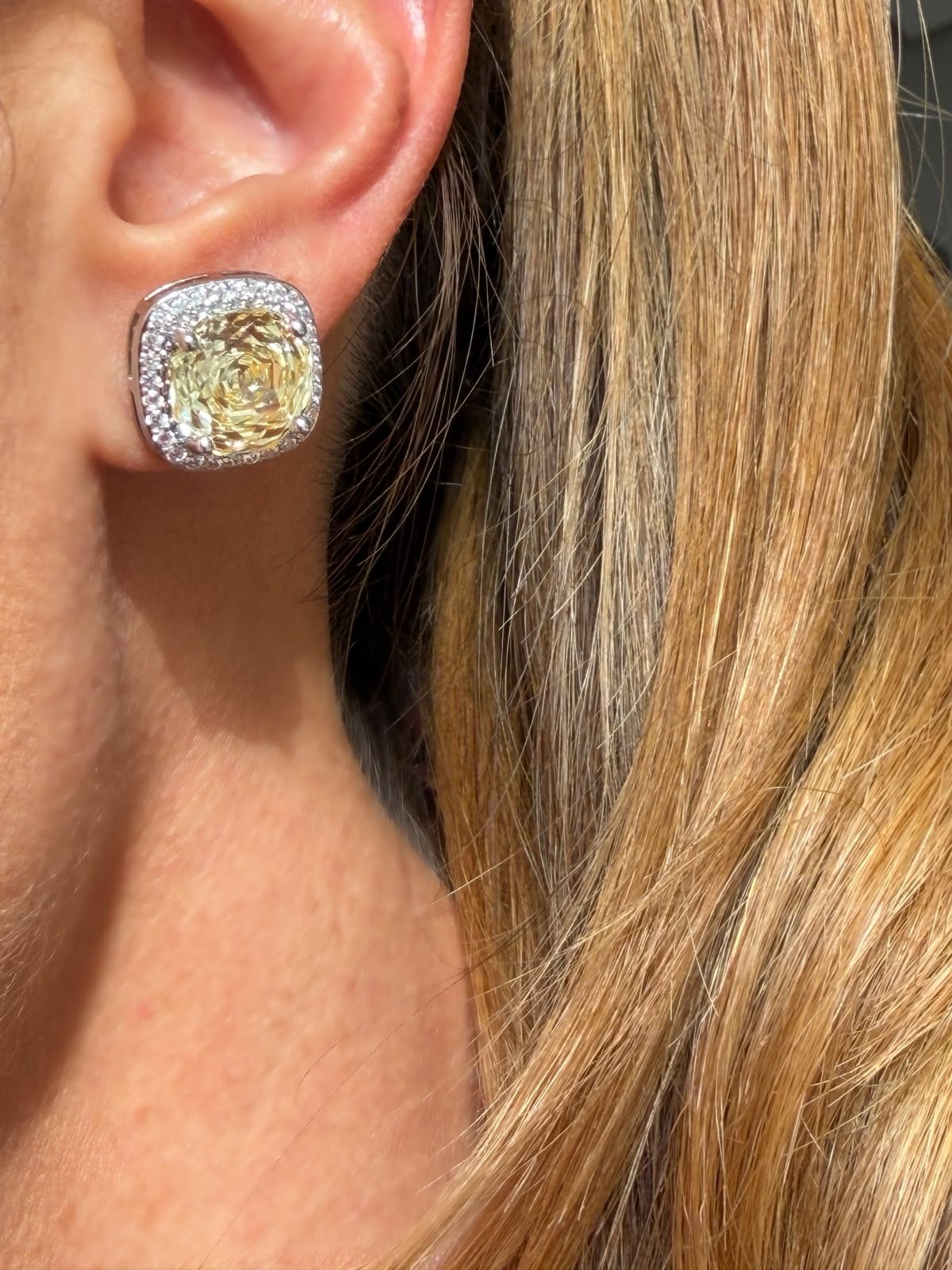 Conjunto 10mm “Rose Cut” com Zircônia Citrino em Banho de Ródio Branco