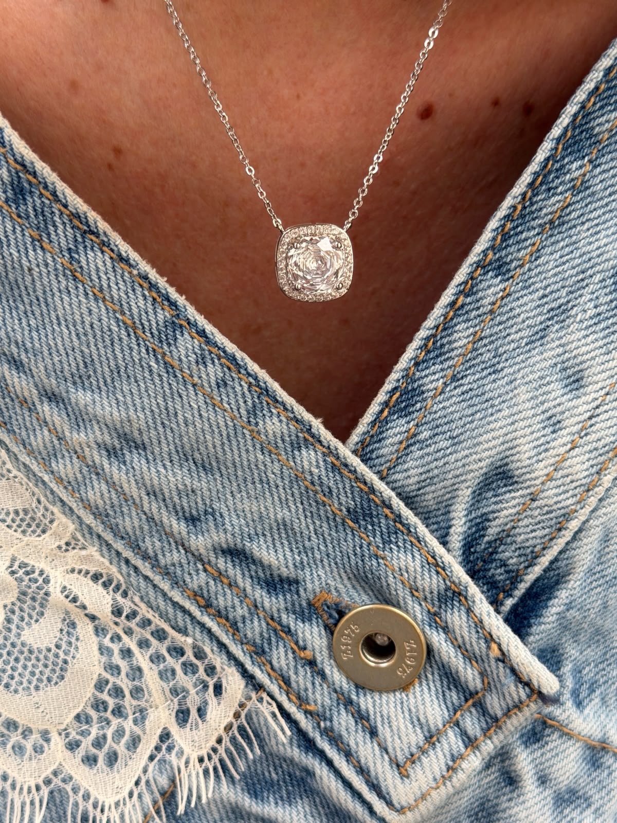 Conjunto 10mm “Rose Cut” com Zircônia Cristal em Banho de Ródio Branco