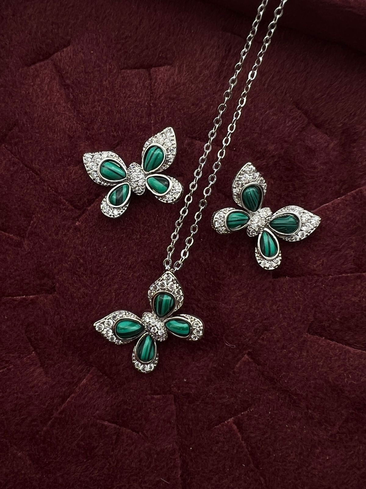 Conjunto Borboleta com Zircônia Cristal e Malaquita em Banho de Ródio Branco