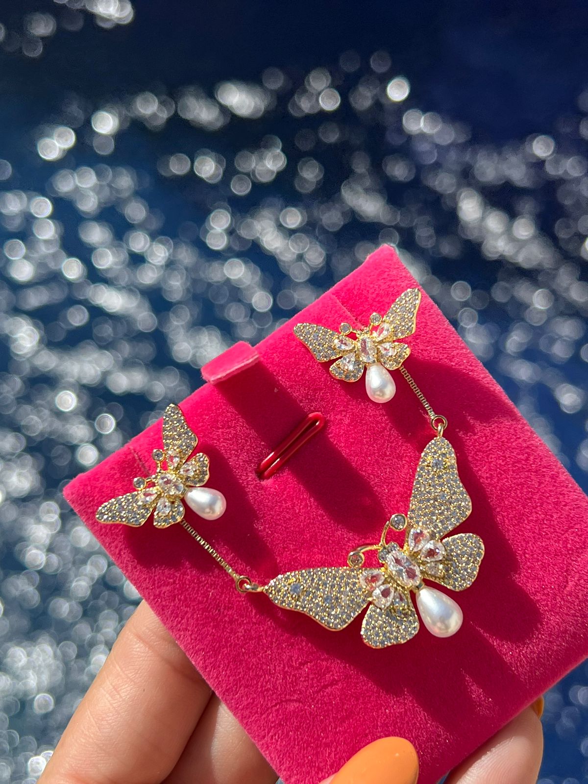 Conjunto Borboleta com Zircônia Cristal e Pérola em Banho de Ouro