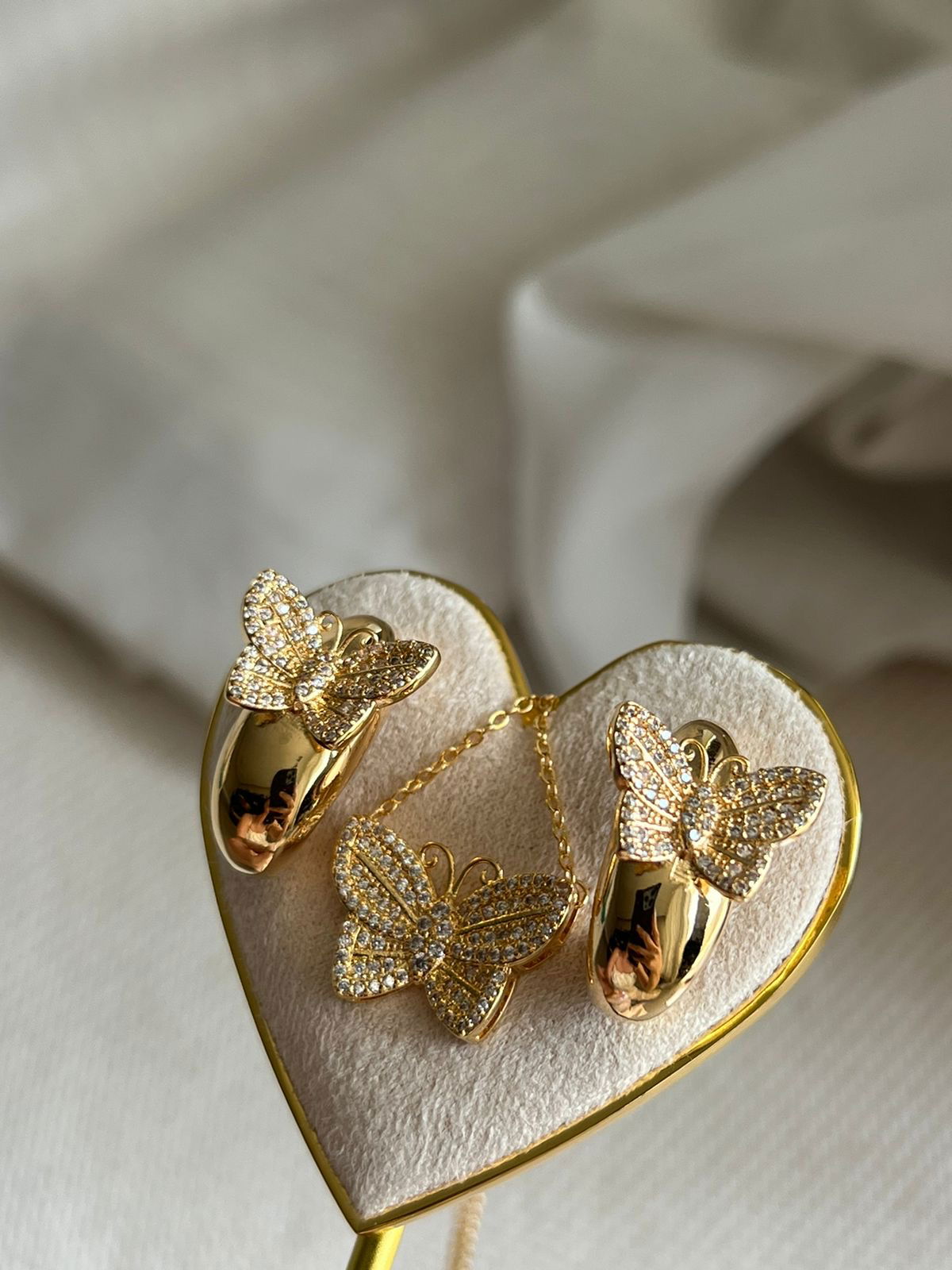 Conjunto Borboleta com Zircônia Cristal em Banho de Ouro