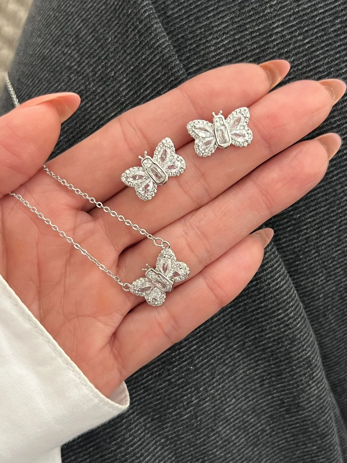Conjunto Borboleta com Zircônia Cristal em Banho de Ródio Branco