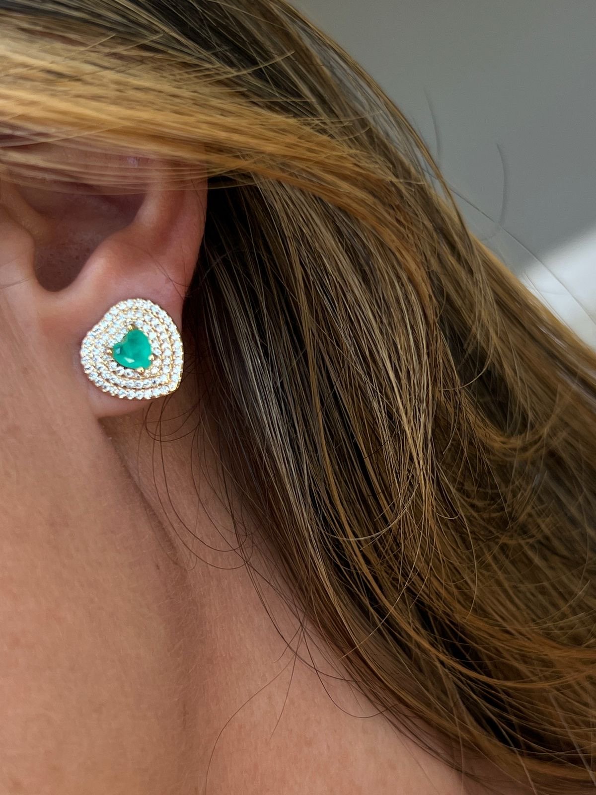 Conjunto com Corrente Bola e Fusion Esmeralda Colombiana em Banho de Ouro