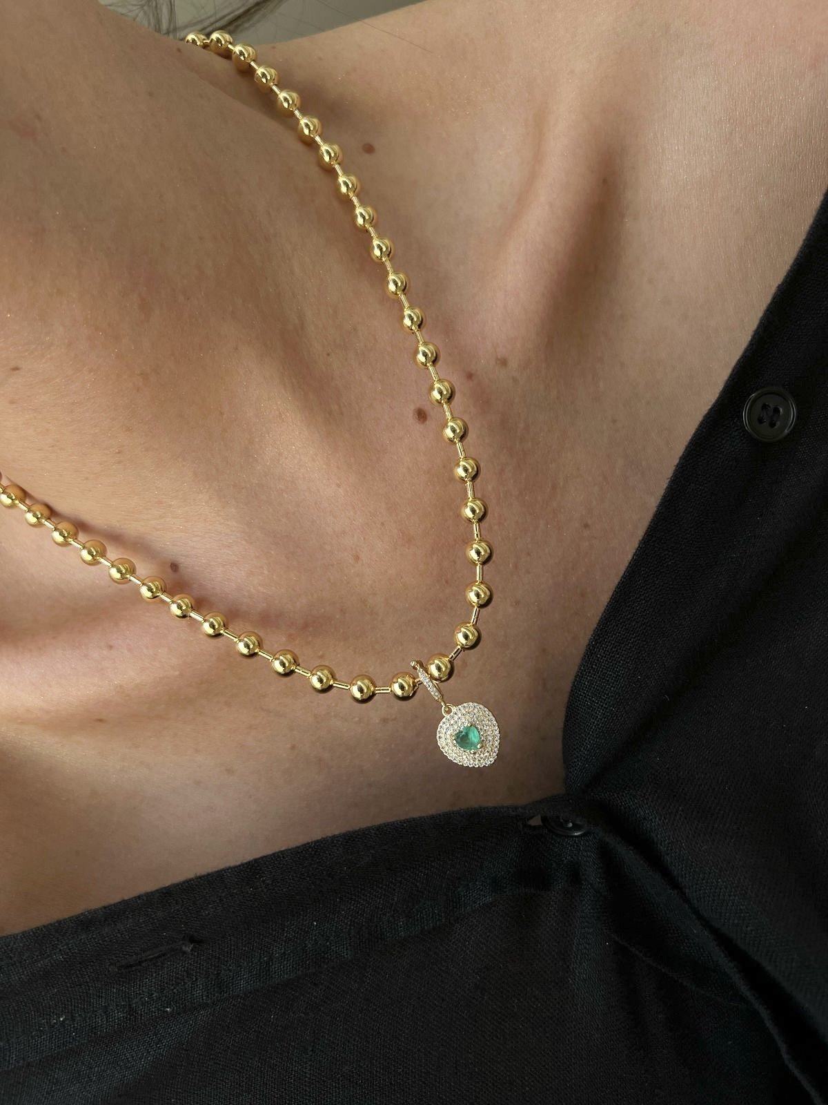 Conjunto com Corrente Bola e Fusion Esmeralda Colombiana em Banho de Ouro