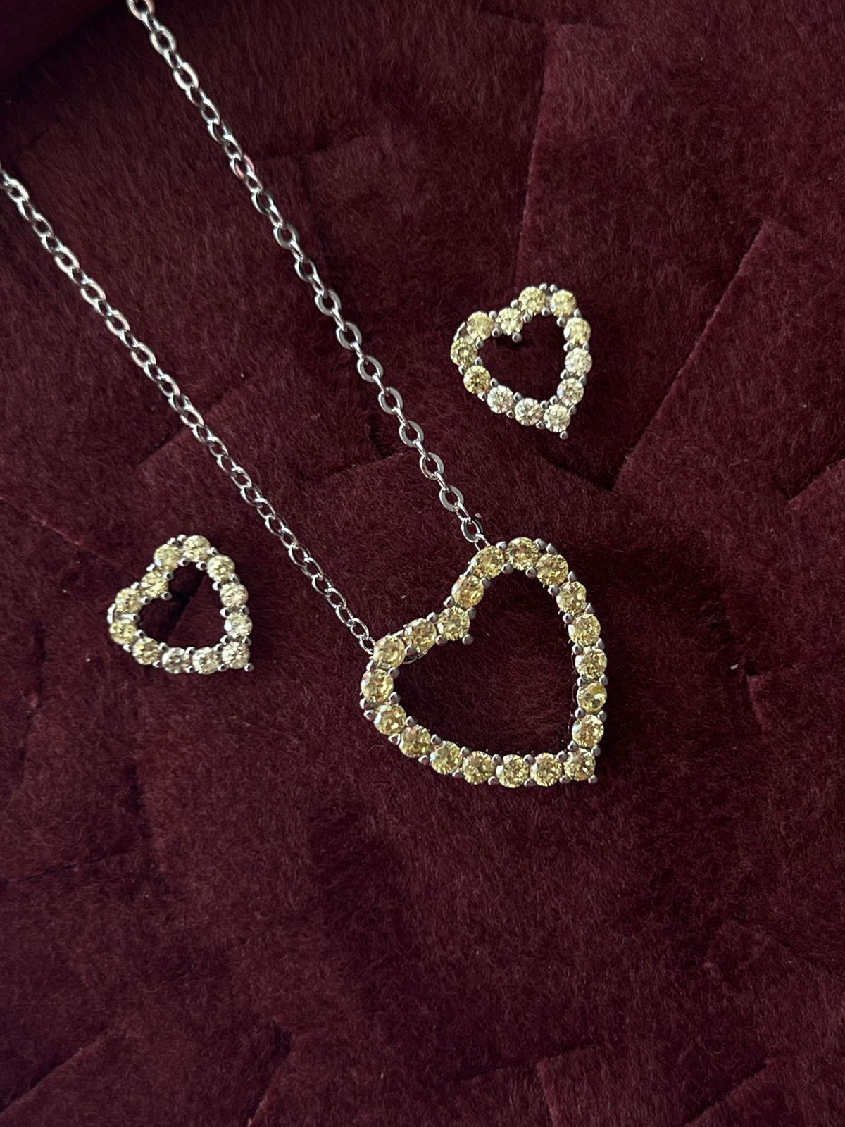 Conjunto Coração com Zircônia Citrino em Banho de Ródio Branco