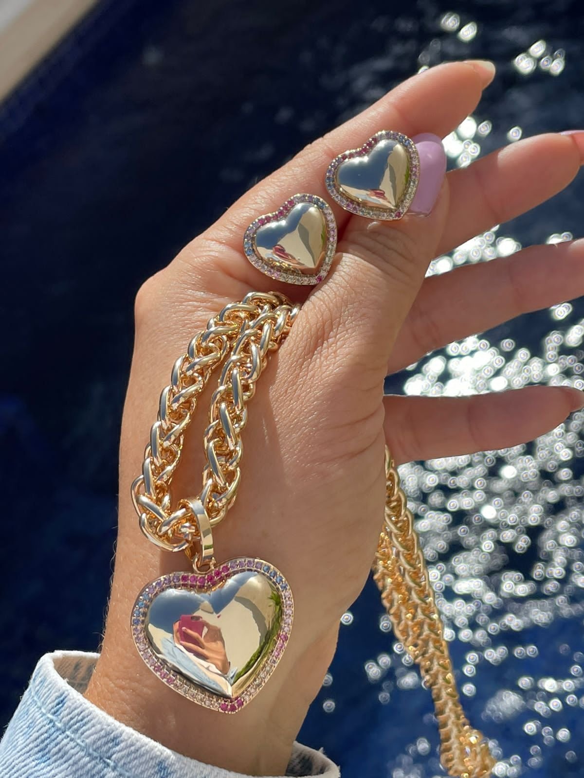 Conjunto Coração com Zircônia Colorida e Correntaria em Banho de Ouro