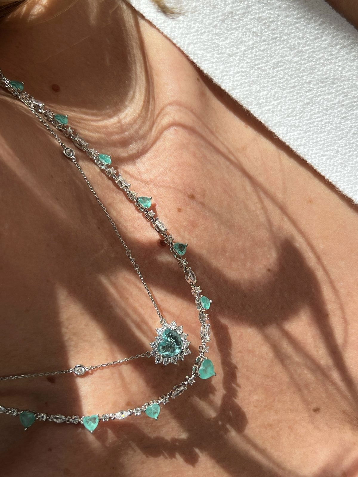 Conjunto Coração com Zircônia Cristal e Azul em Banho de Ródio Branco