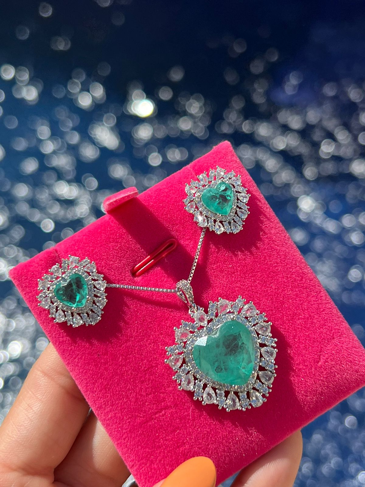 Conjunto Coração com Zircônia Cristal e Fusion Verde Claro em Banho Ródio Branco