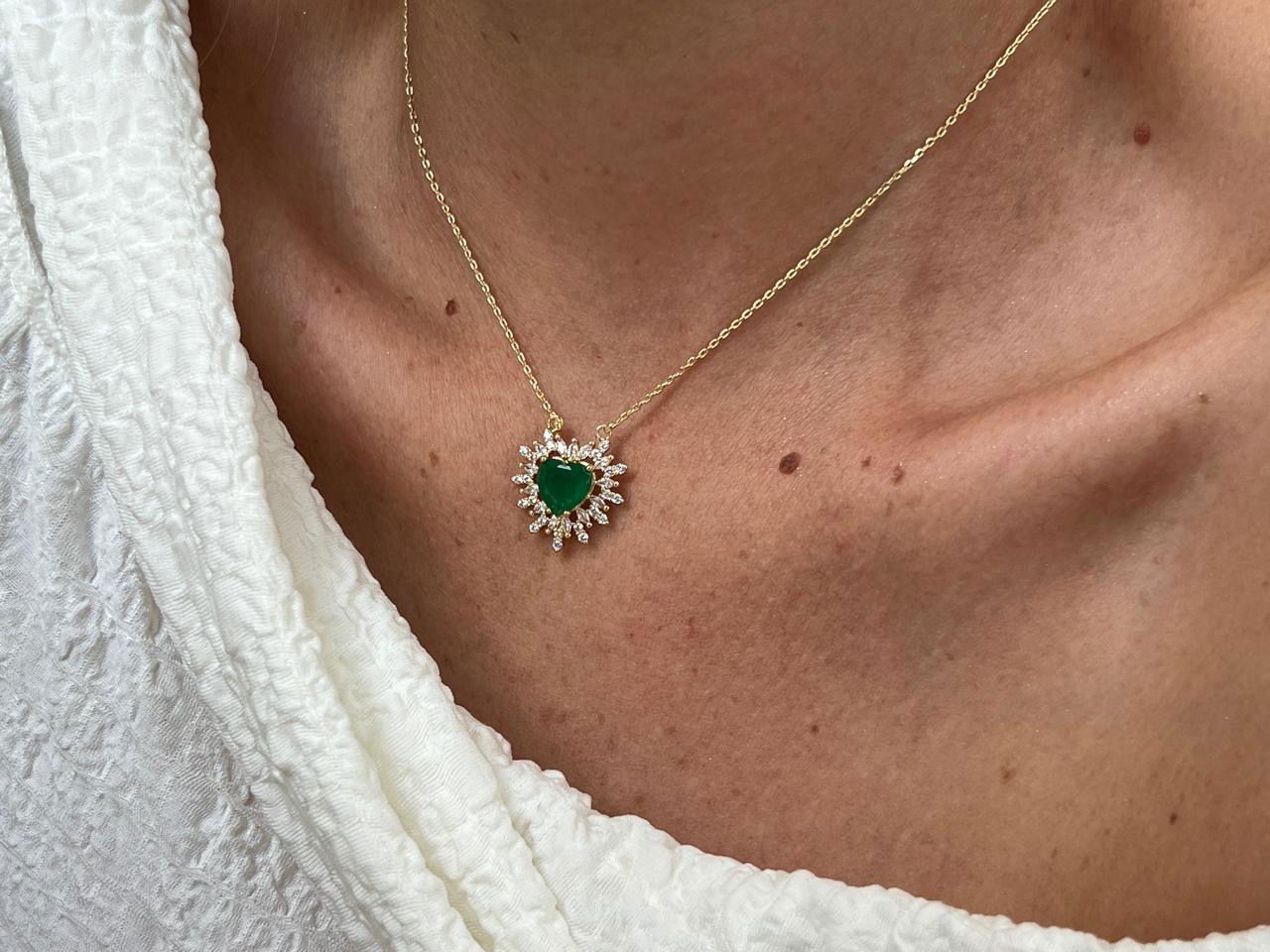 Conjunto Coração com Zircônia Cristal e Fusion Verde Esmeralda em Banho de Ouro