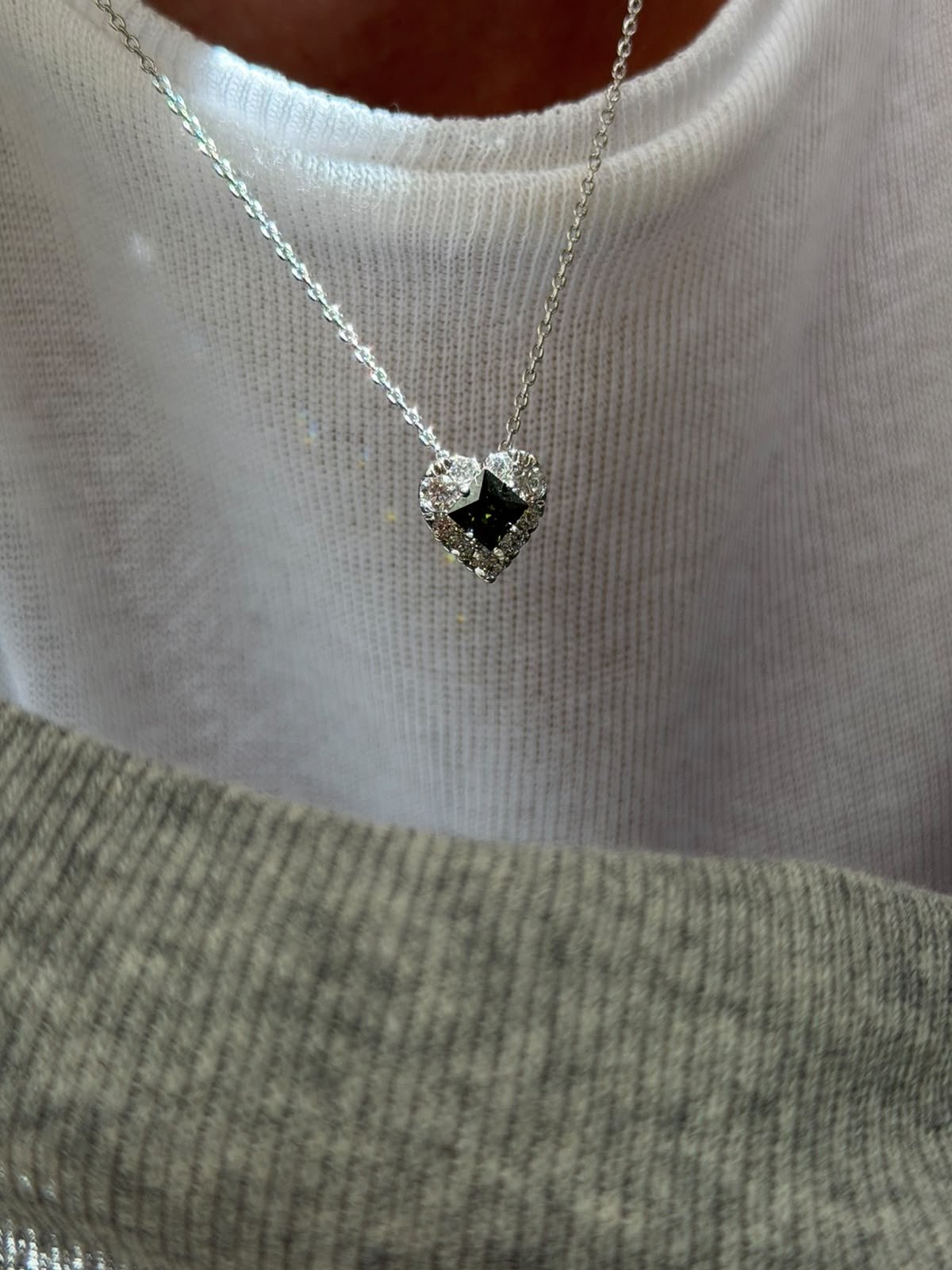 Conjunto Coração com Zircônia Cristal e Peridoto em Banho de Ródio Branco