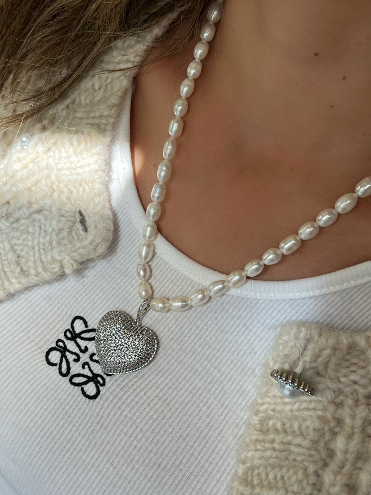 Conjunto Coração com Zircônia Cristal e Pérola de Agua-Doce em Banho de Ródio Branco