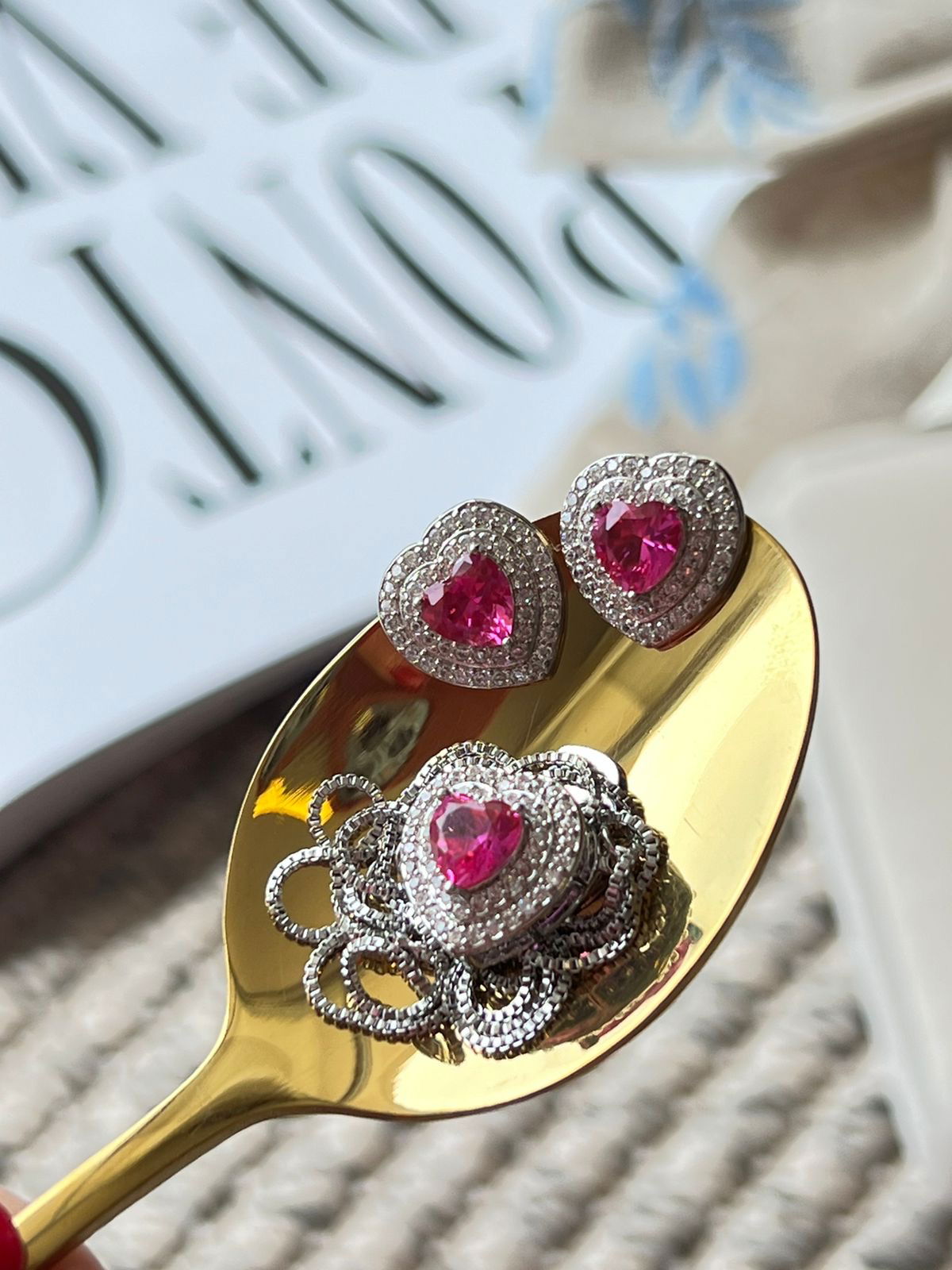 Conjunto Coração com Zircônia Cristal e Pink em Banho de Ródio Branco