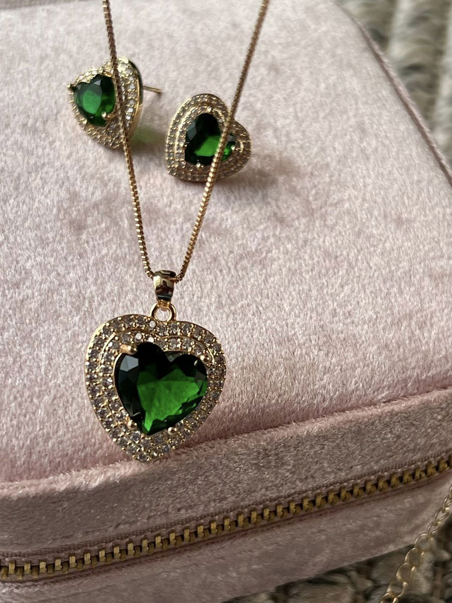 Conjunto Coração com Zircônia Cristal e Verde Esmeralda