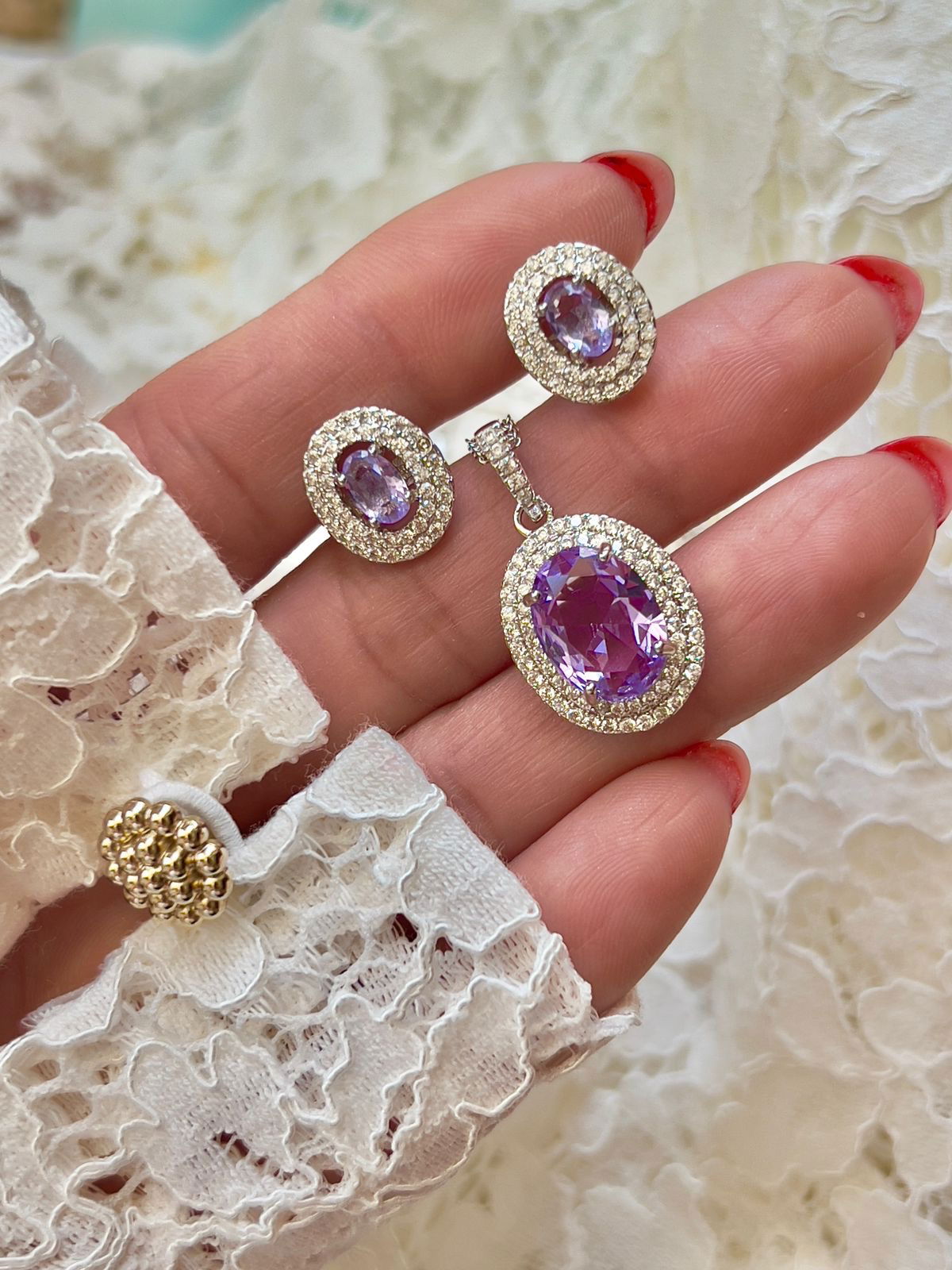 Conjunto Oval com Zircônia Kunzita Lilás e Cristal em Banho de Ródio Branco