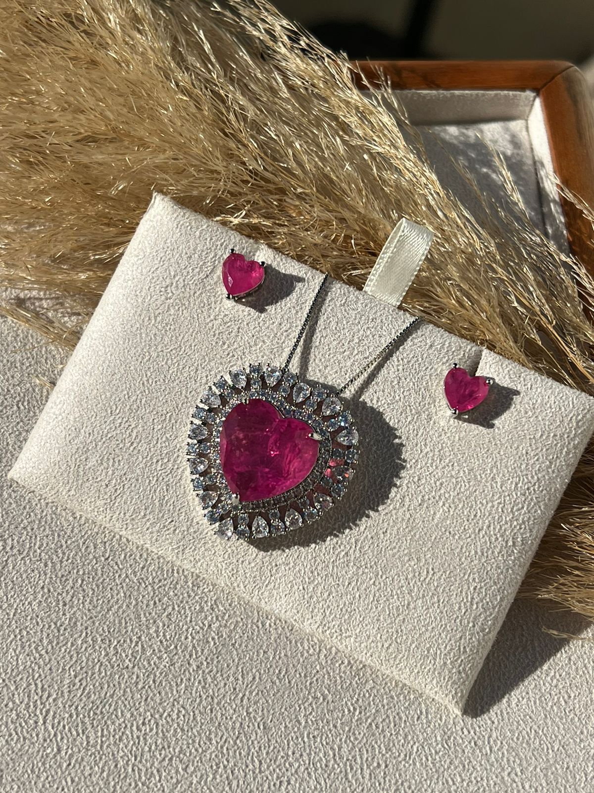 Conjunto Coração Fusion Pink com Zircônia Cristal em Banho de Ródio Branco