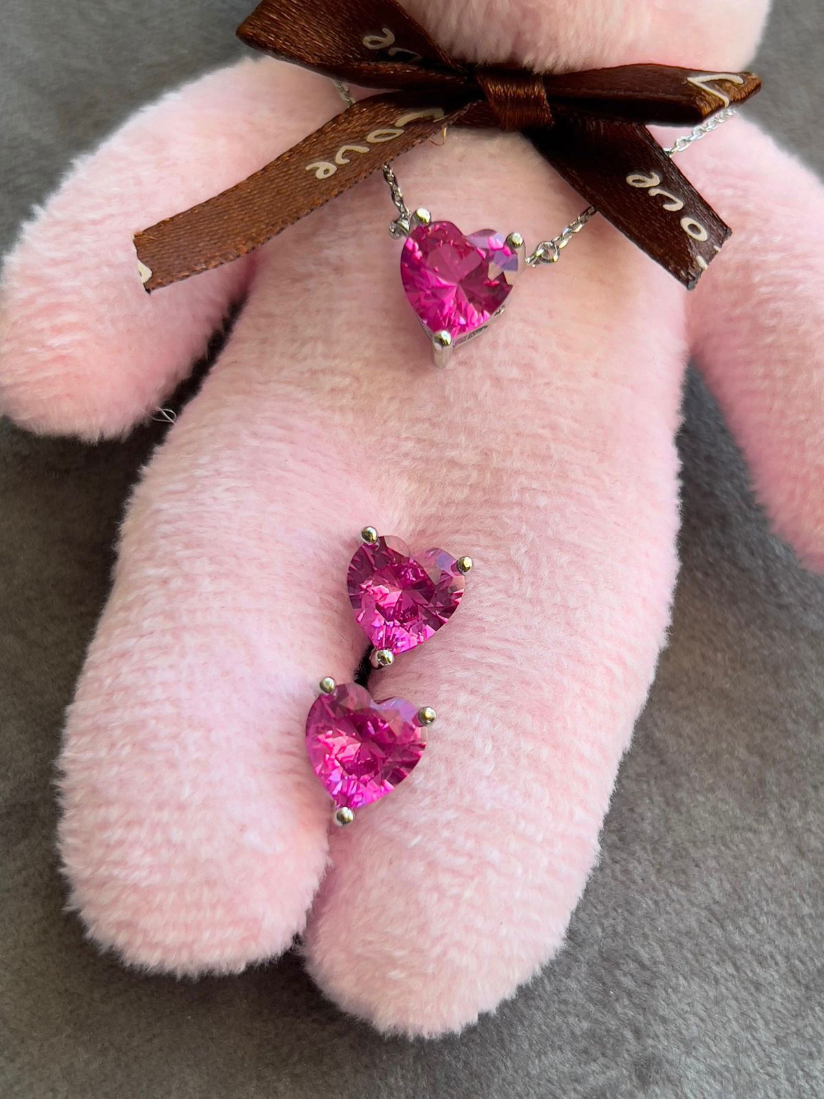 Conjunto Coração Rosa Pink em Banho de Ródio Branco