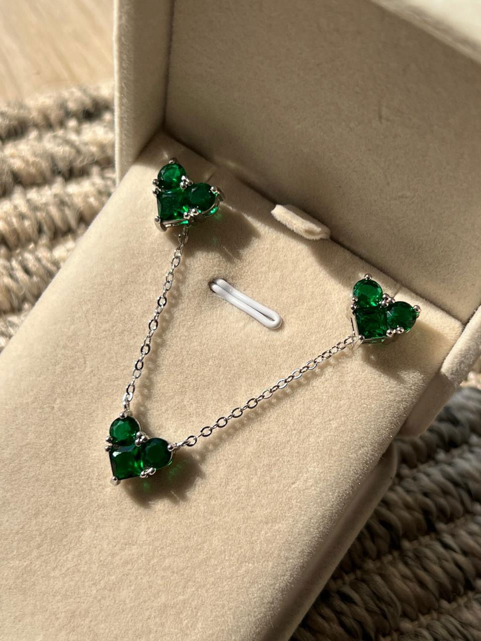 Conjunto Coração Shapes Verde Esmeralda em Banho de Ródio Branco