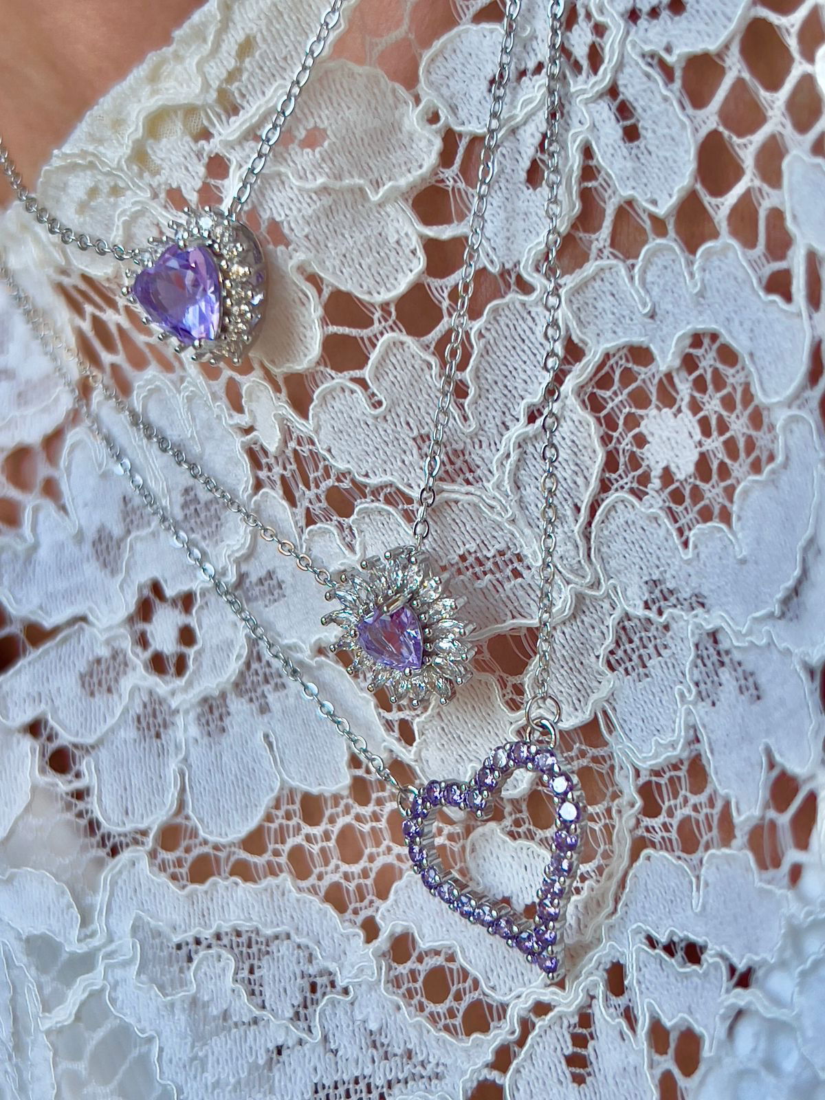 Conjunto Coração Zircônia Cristal e Kunzita Lílas em Banho de Ródio Branco