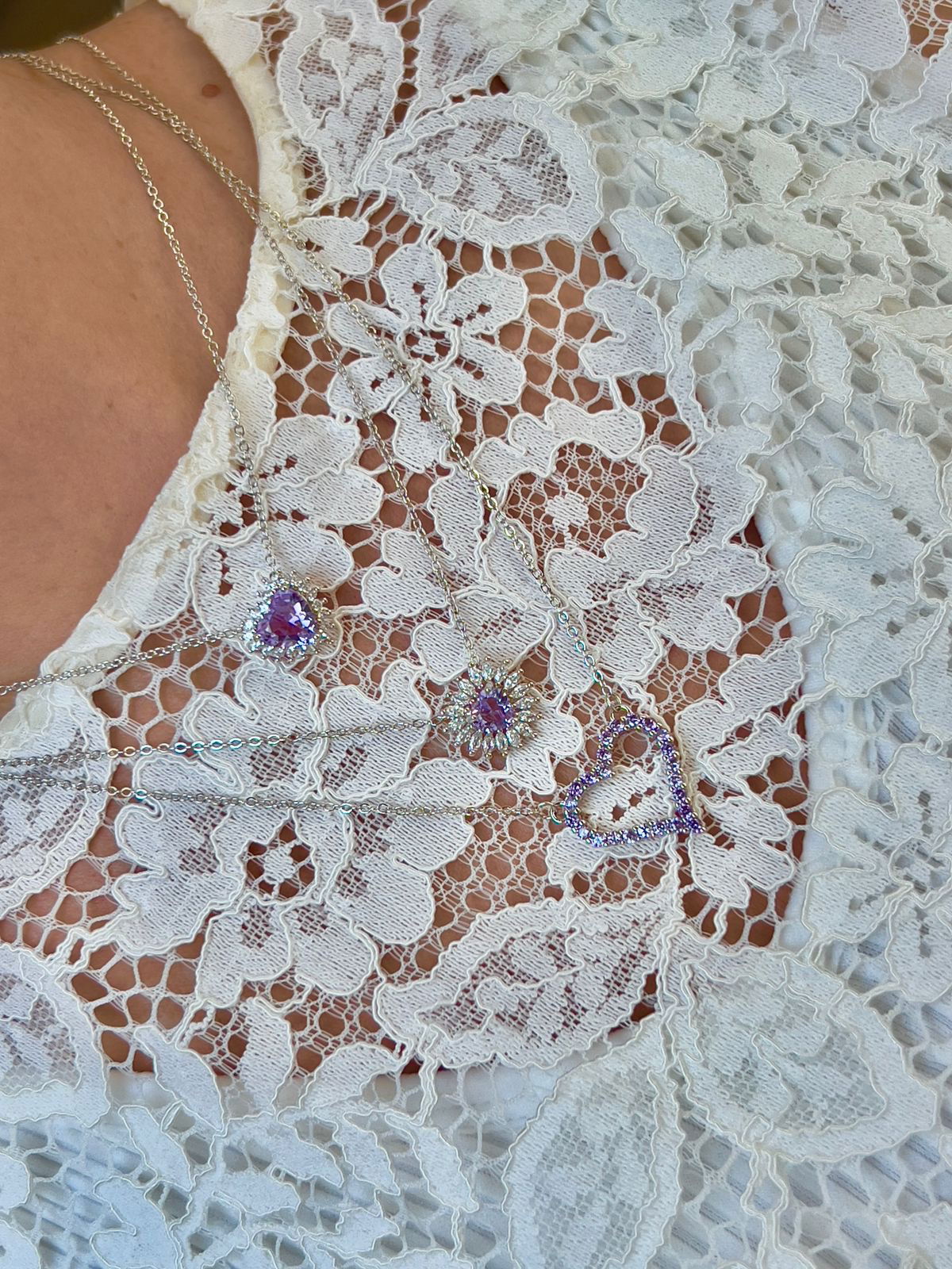 Conjunto Coração Zircônia Cristal e Kunzita Lílas em Banho de Ródio Branco