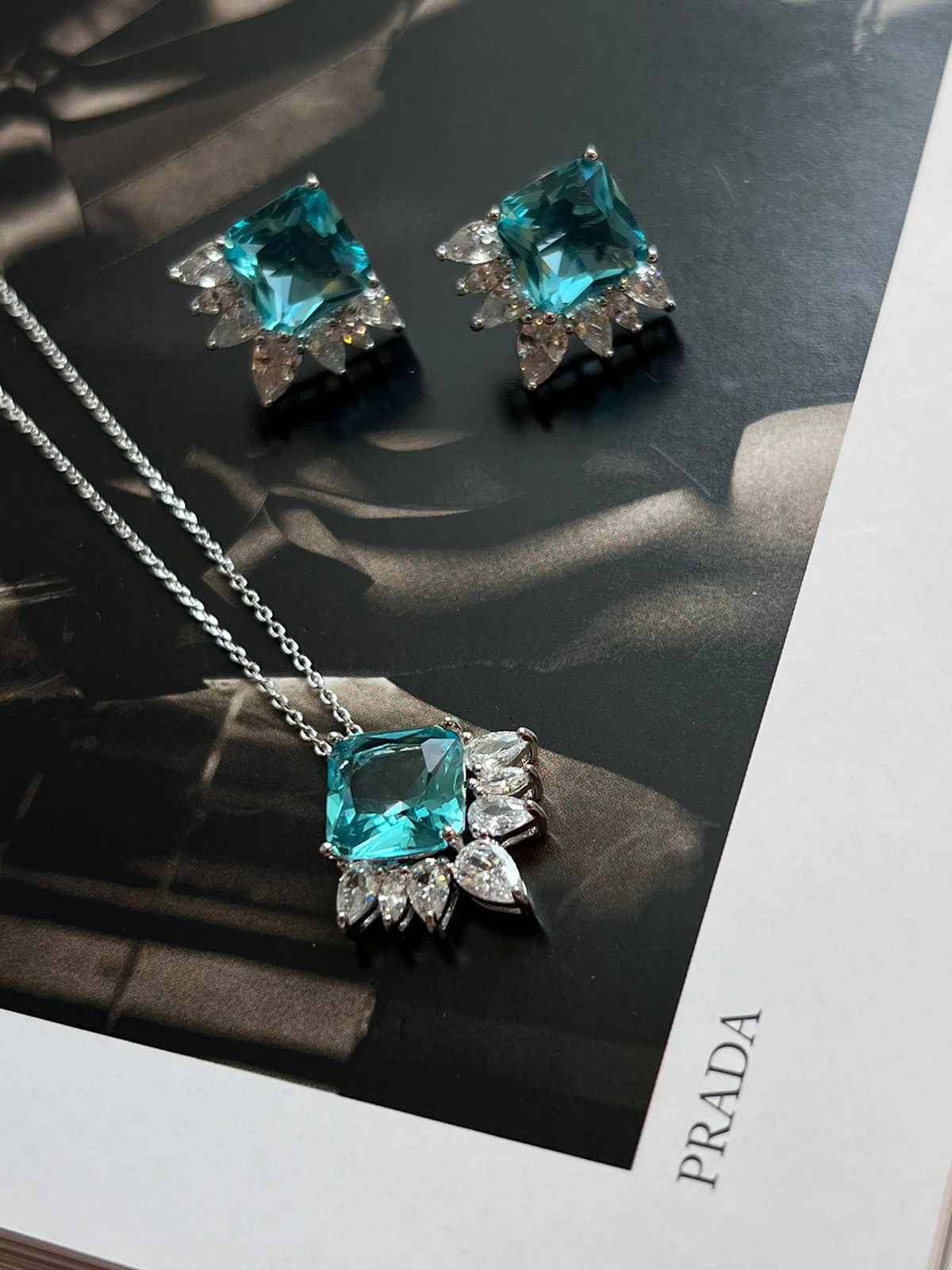 Conjunto Corrê com Zircônia Cristal e Turmalina Azul em Banho de Ródio Branco