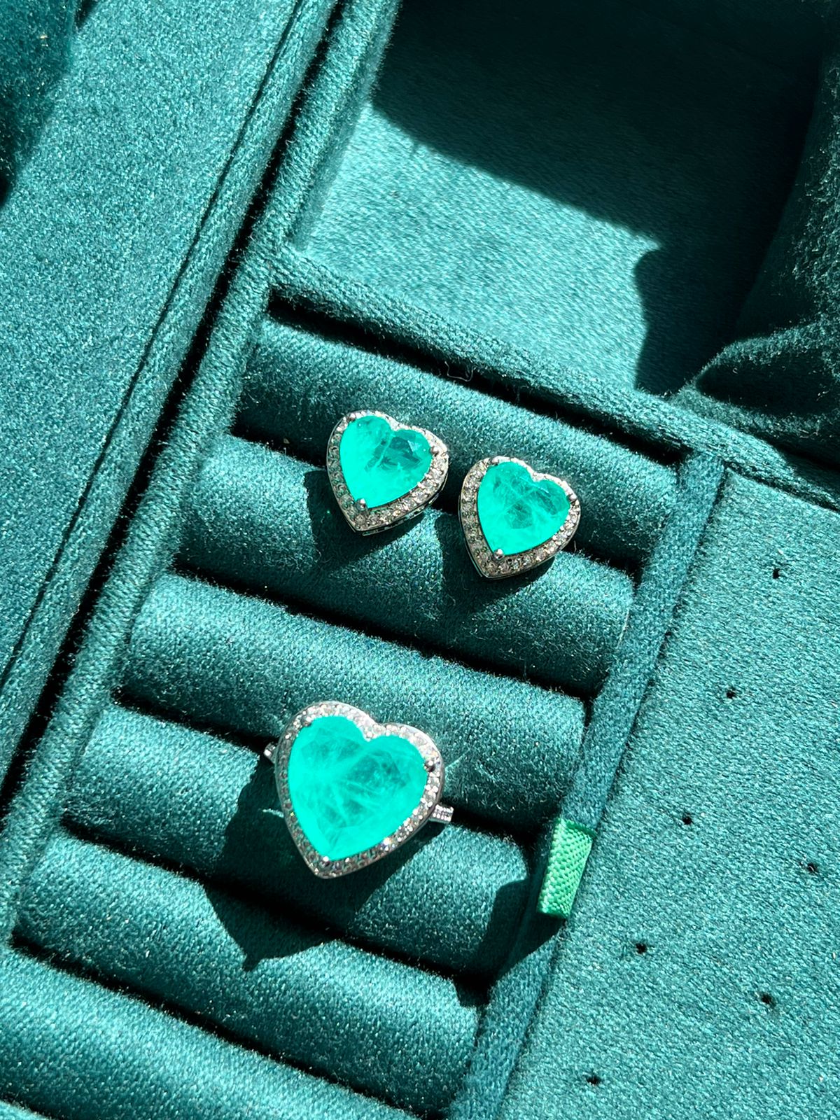 Conjunto Diana Anel e Brinco com Zircônia Cristal e Fusion Esmeralda Colombiana em Banho de Ródio Branco