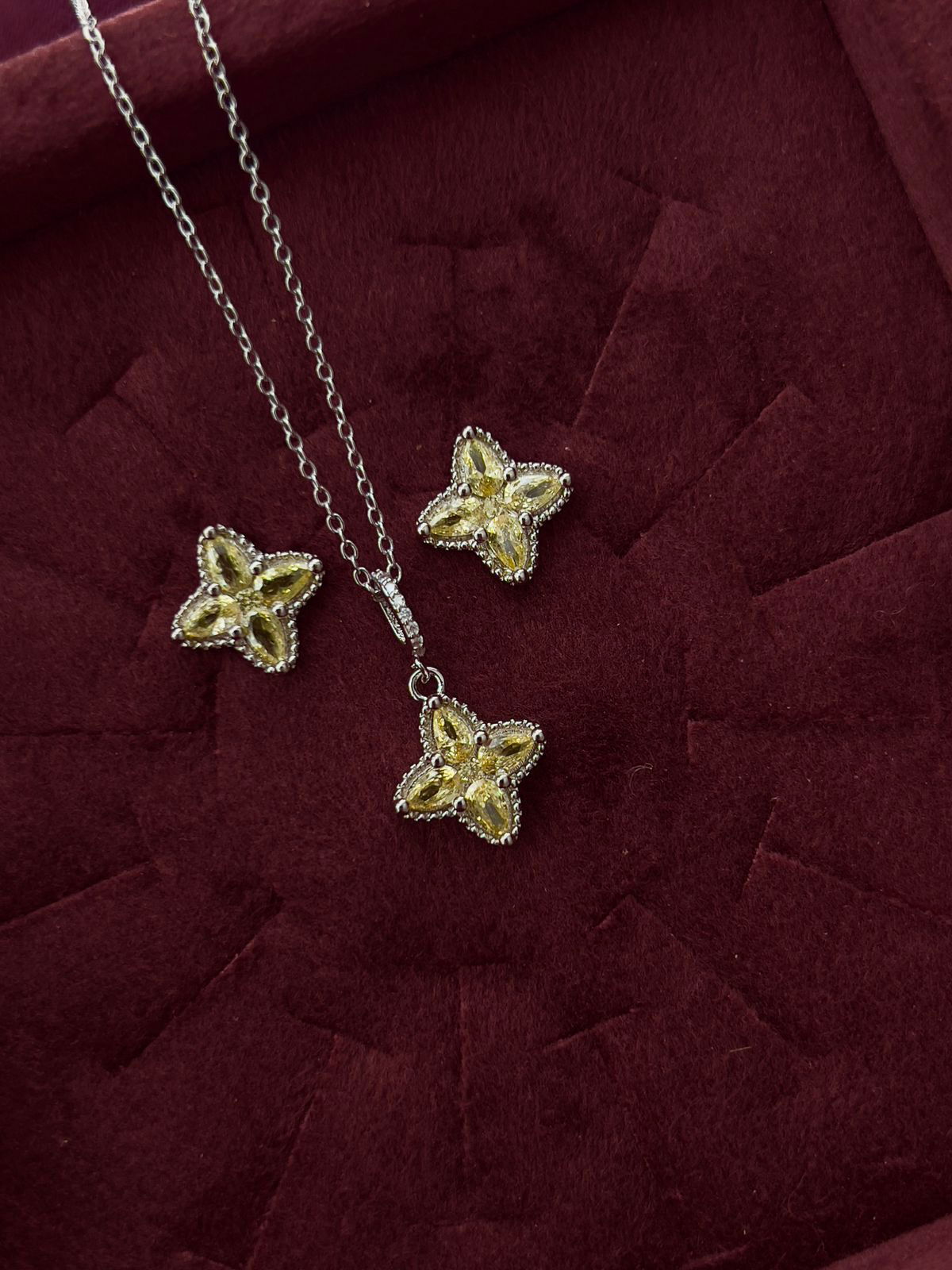 Conjunto Estrela 4 Pontas com Zircônia Cristal e Citrino em Banho de Ródio Branco