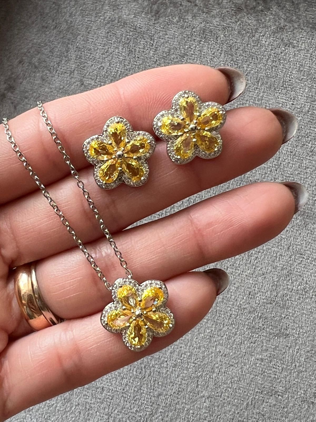 Conjunto Flor com Zircônia Cristal e Citrino em Banho de Ródio Branco