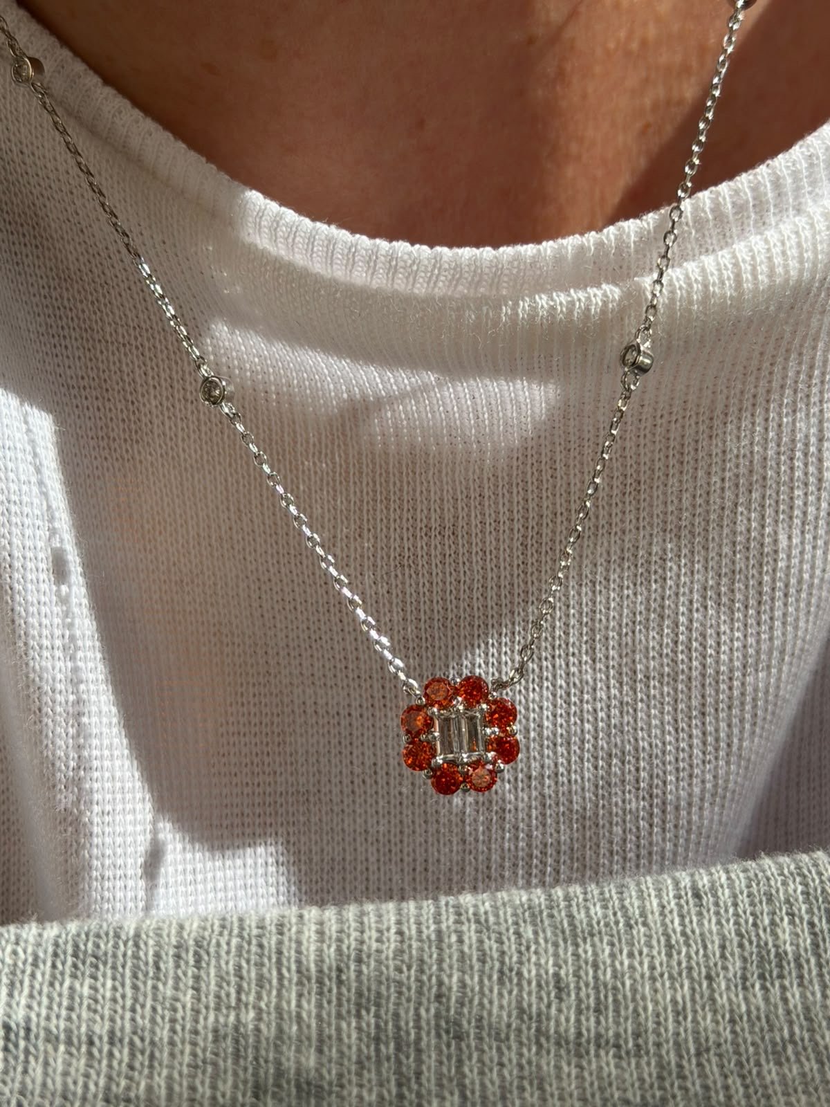 Conjunto Flor Delicada com Zircônia Cristal e Aperol em Banho de Ródio Branco