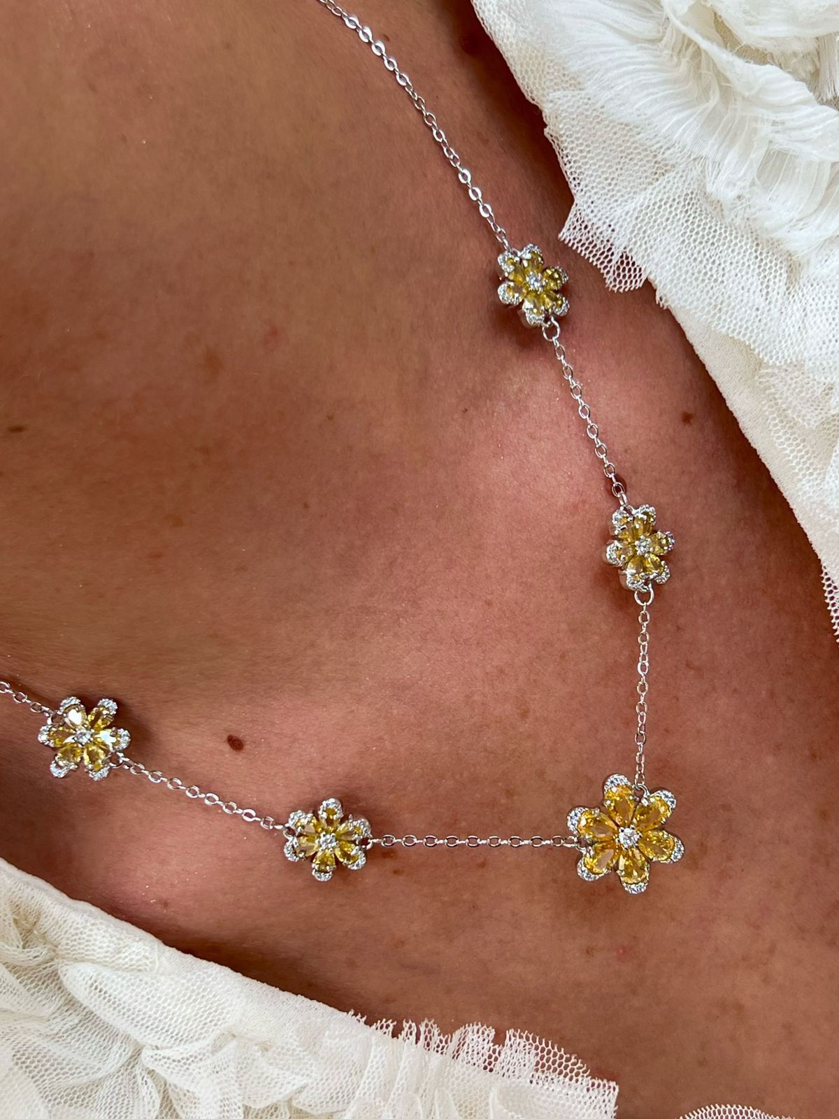 Conjunto Flores com Zircônia Cirstal e Citrino em Banho de Ródio Branco
