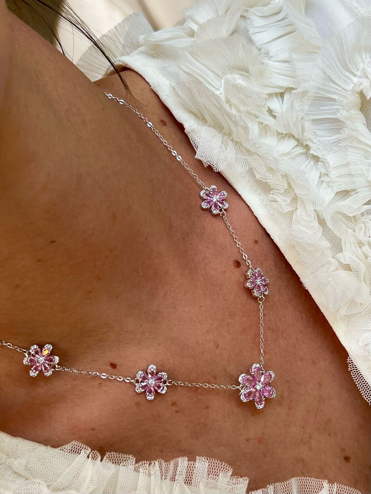 Conjunto Flores com Zircônia Cristal e Rosa em Banho de Ródio Branco