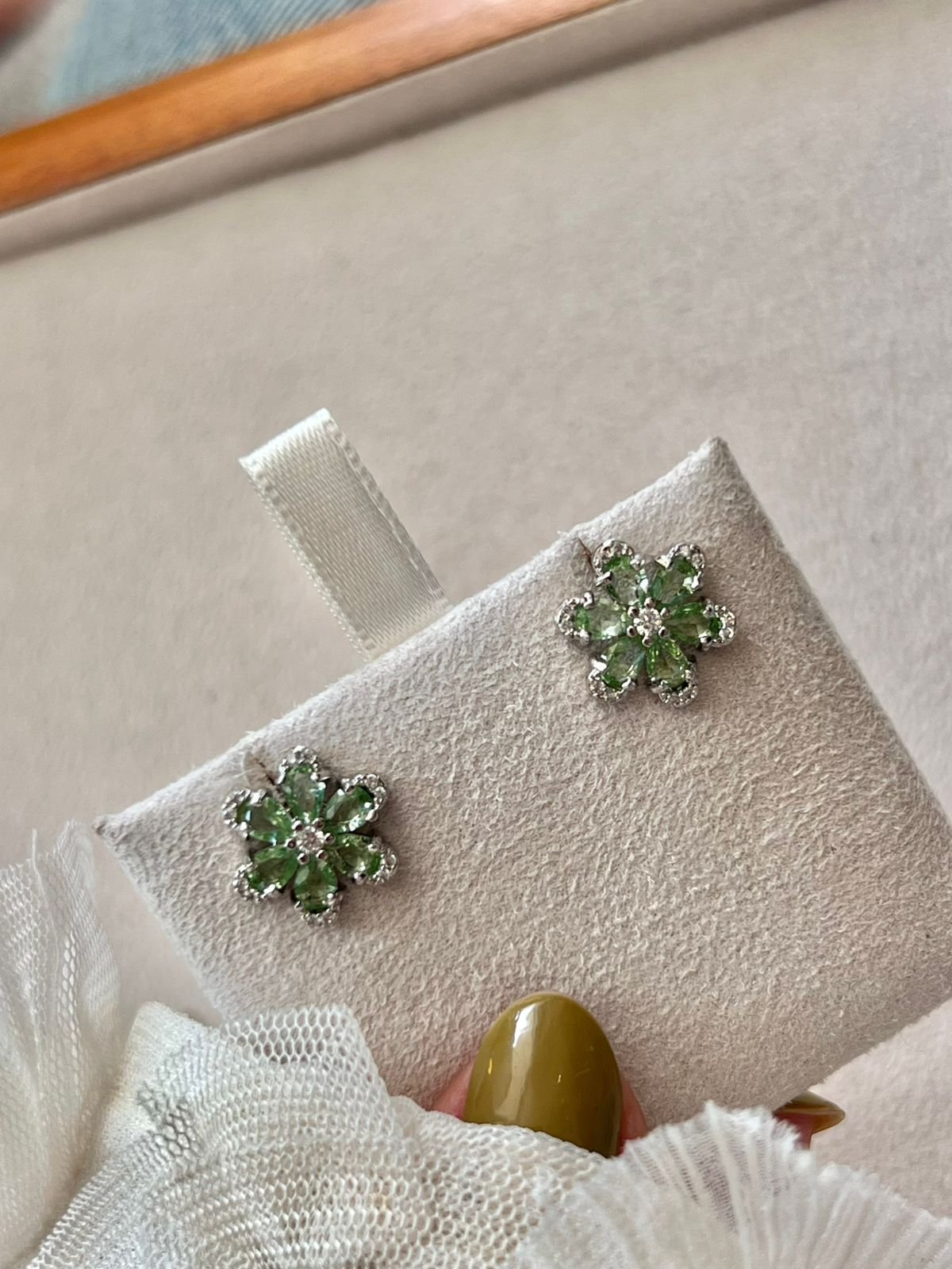 Conjunto Flores com Zircônia Cristal e Turmalina Menta em Banho de Ródio Branco