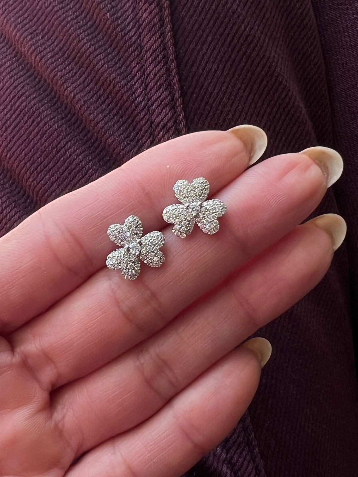 Conjunto Flores com Zircônia Cristal em Banho de Ródio Branco