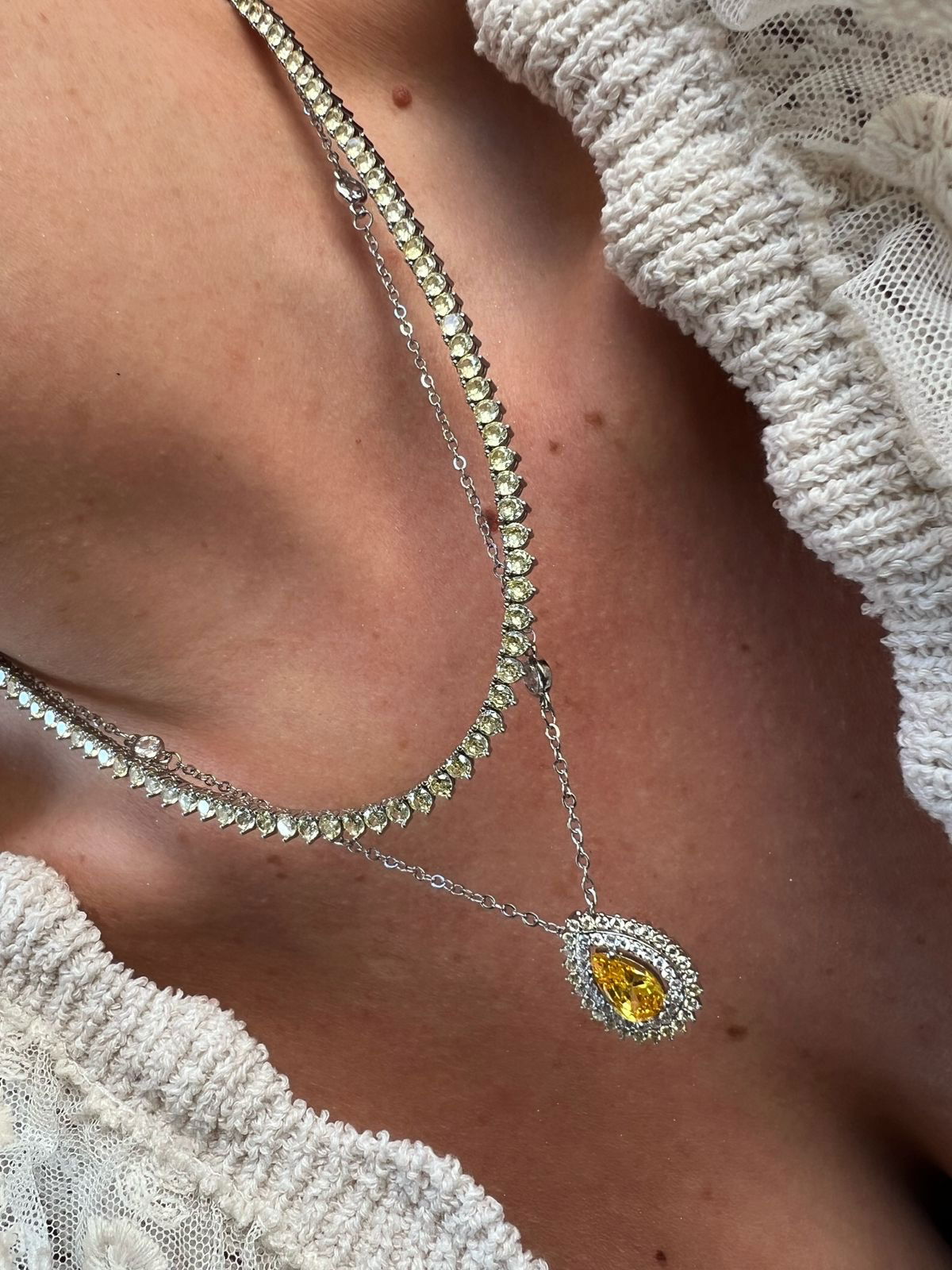 Conjunto Gota com Zircônia Citrino e Cristal em Banho de Ródio Branco