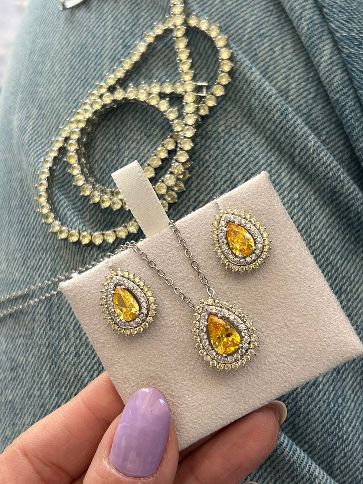 Conjunto Gota com Zircônia Citrino e Cristal em Banho de Ródio Branco