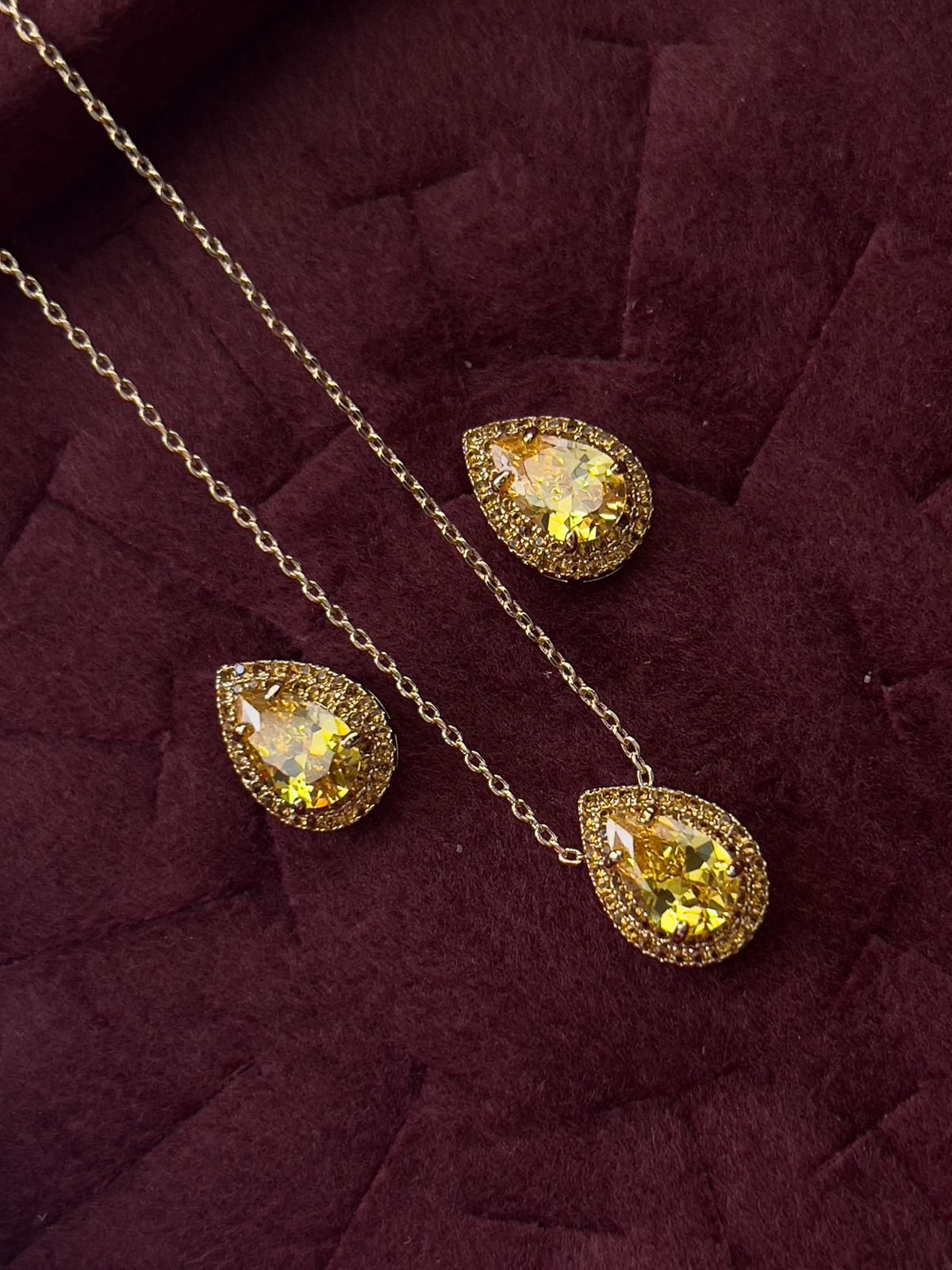 Conjunto Gota com Zircônia Citrino em Banho de Ouro