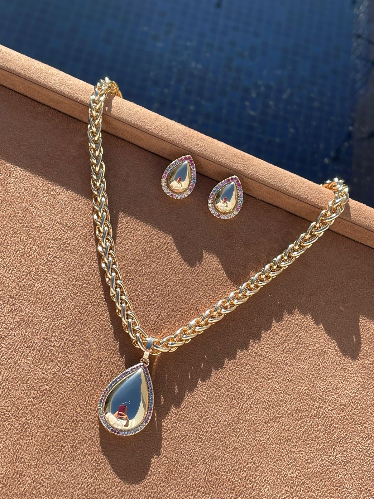 Conjunto Gota com Zircônia Colorida e Correntaria em Banho de Ouro