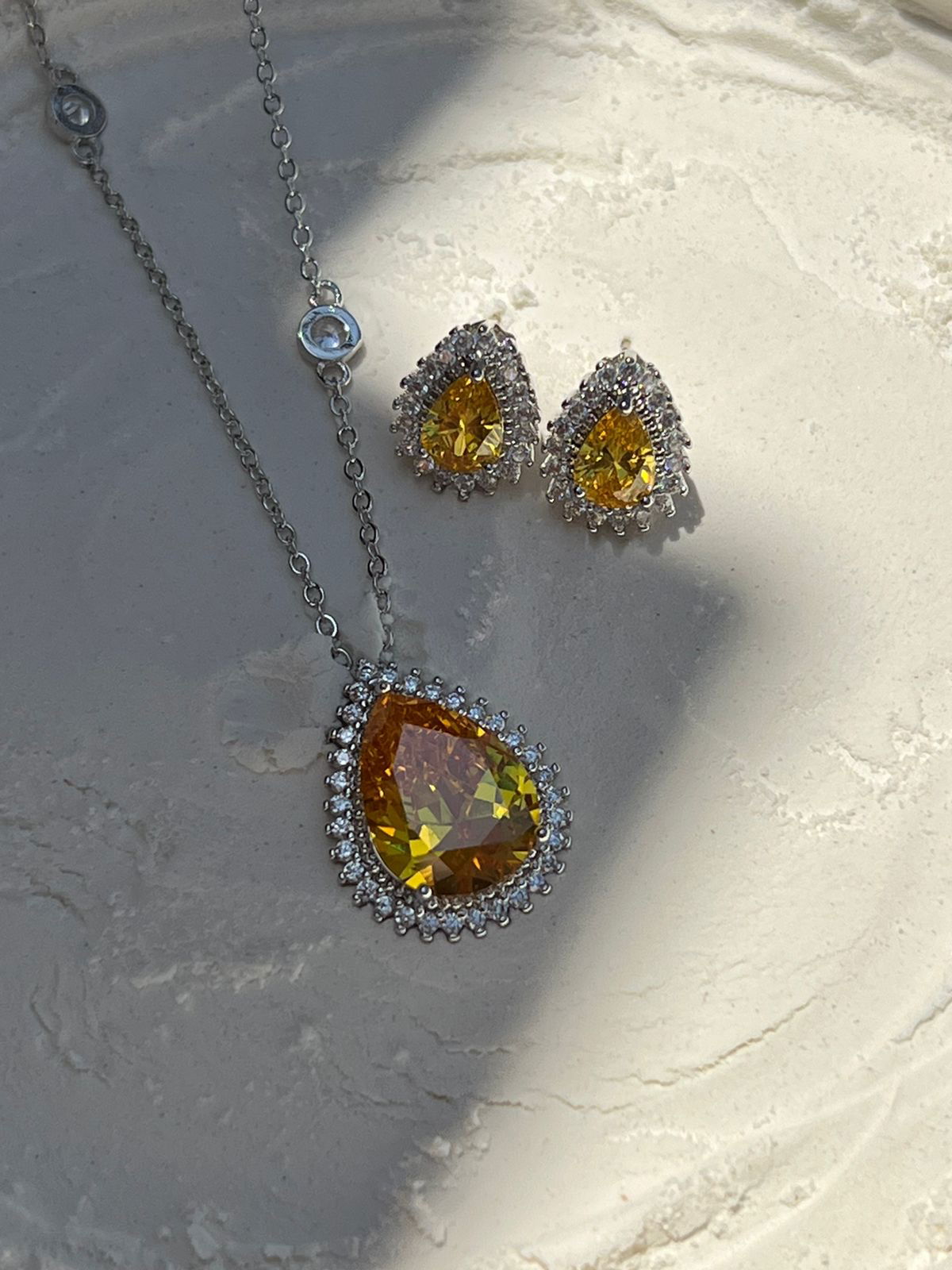 Conjunto Gota com Zircônia Cristal e Citrino em Banho de Ródio Branco