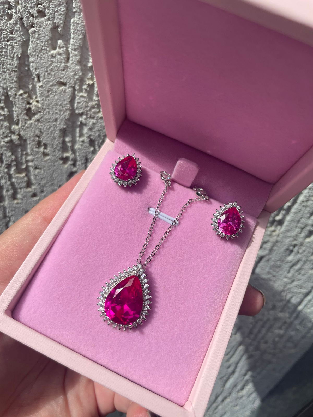 Conjunto Gota com Zircônia Cristal e Espinélio Rosa em Banho de Ródio Branco