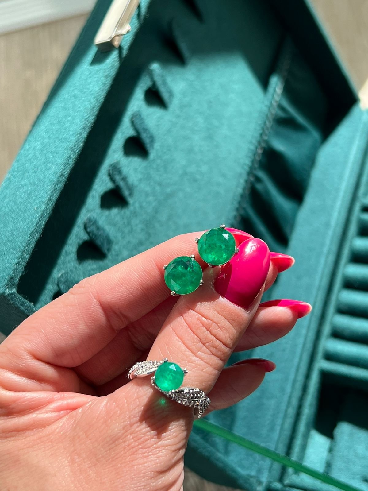 Conjunto Grace Anel e Brinco com Zircônia Cristal e Fusion Verde Esmeralda em Banho de Ródio Branco