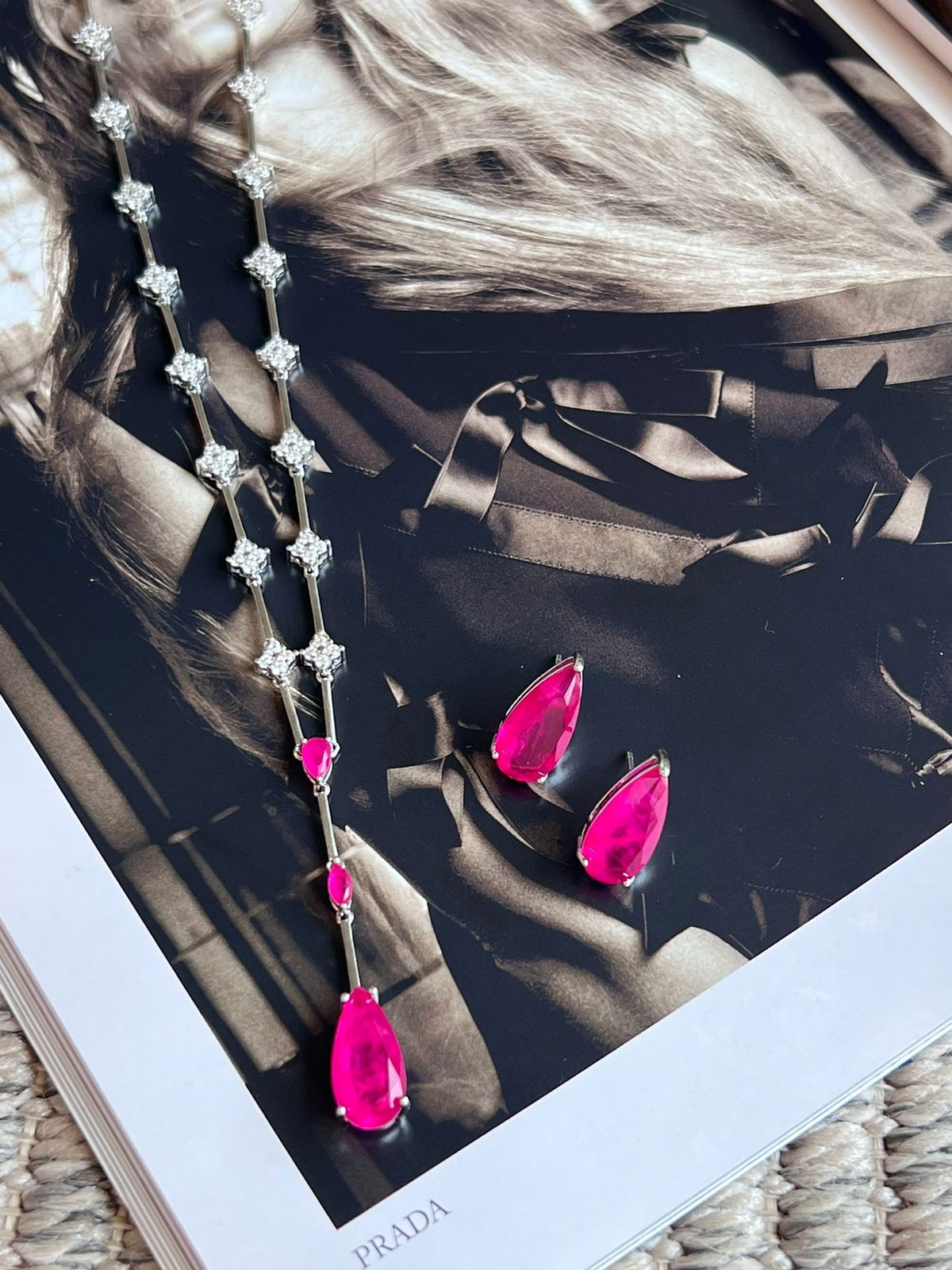 Conjunto Gravata com Zircônia Cristal e Fusion Safira Rosa em Banho de Ródio Branco