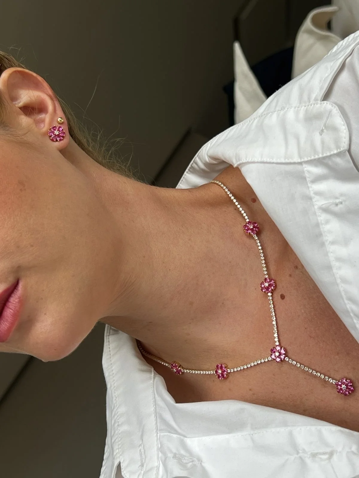 Conjunto Gravatinha Flor com Zircônia Cristal e Pink (Fecho Joia) em Banho de Ouro